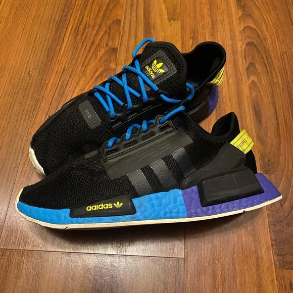 Adidas NMD R1 V2 kids shock yellow black running size 5 FX4428